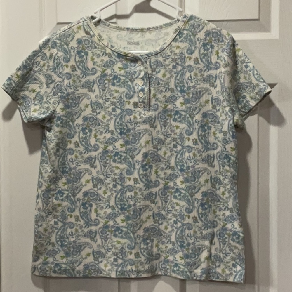 Top with pastel paisley pattern in blue, green, lavender & cream + buttons M Tee